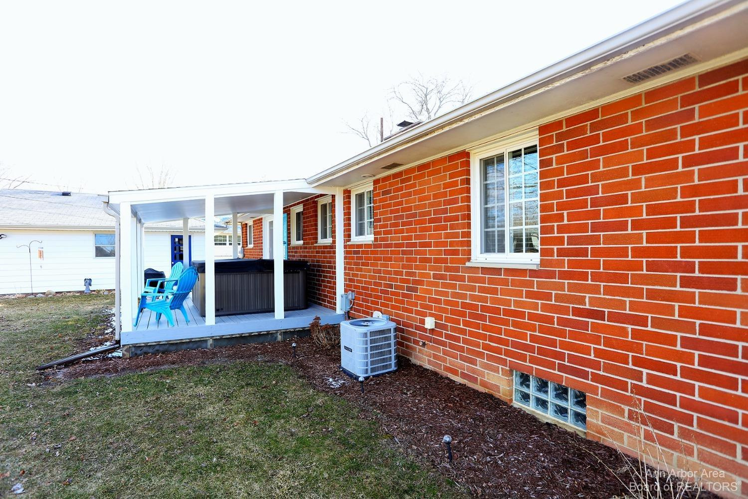 588 Riley Street Dundee, MI 48131 - Photo 5 of 40 Photo 5
