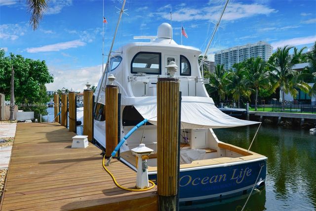 $5,100,000 | 428 Golden Beach Drive, Golden Beach, FL 33160