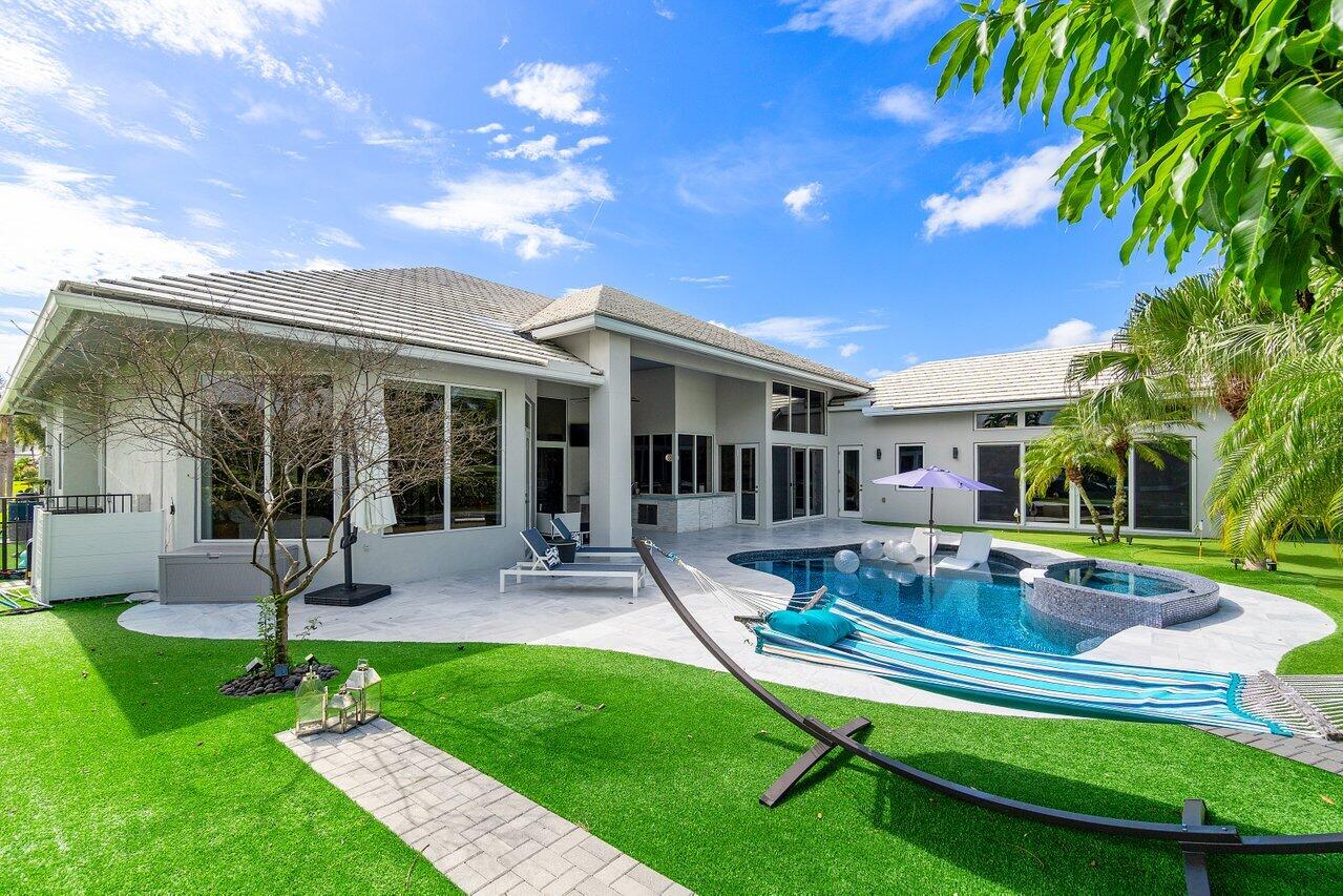 4920 Bocaire Boulevard Boca Raton, FL 33487 - Photo 38 of 61 Huge back yard