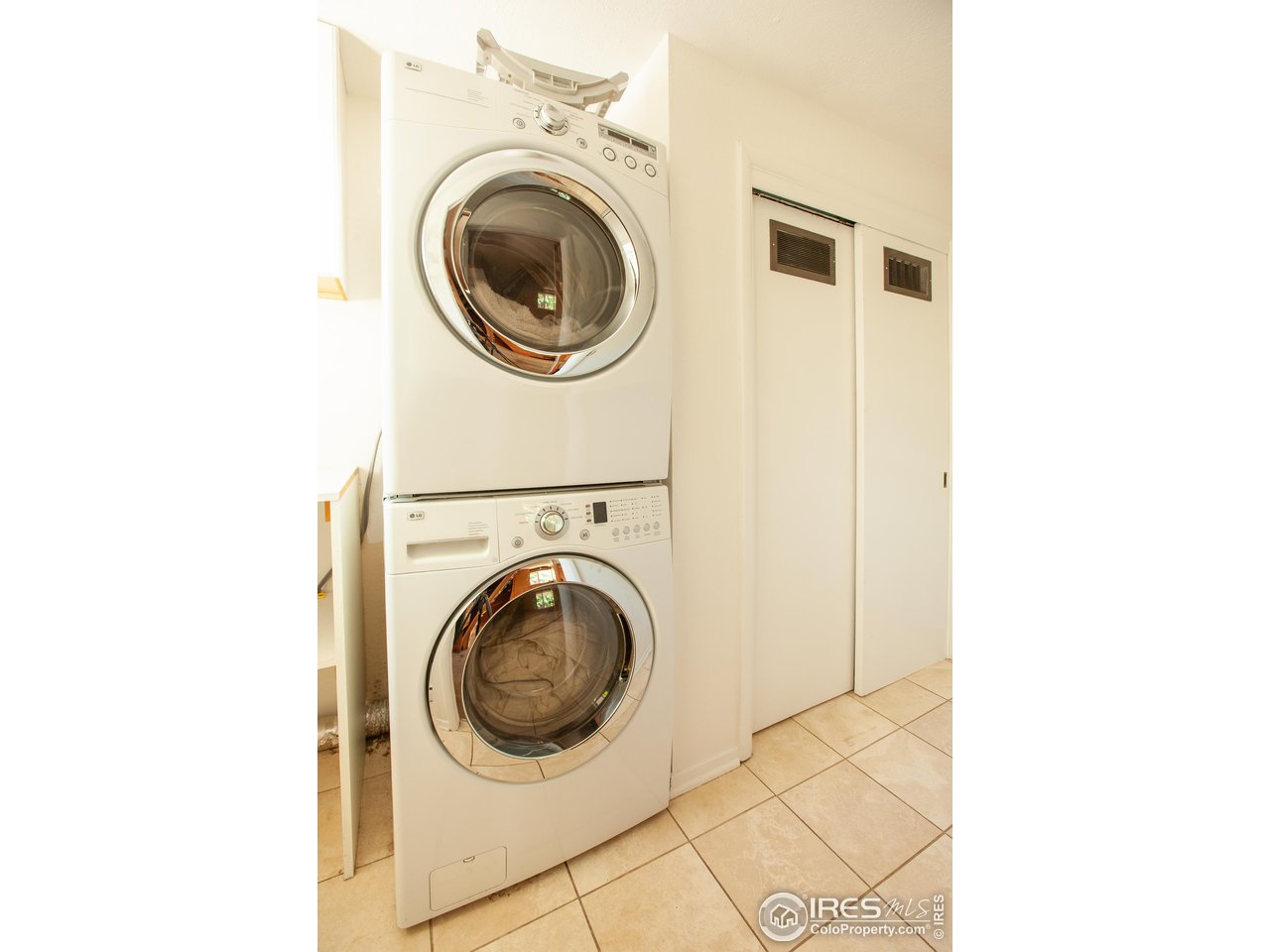 2465 Glenwood Drive Boulder, CO 80304 - Photo 18 of 24 Laundry
