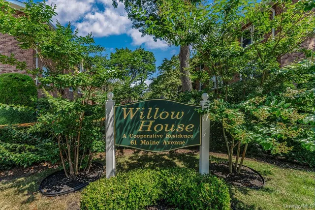 $229,000 | 61 Maine Avenue, Unit F6, Rockville Centre, NY 11570