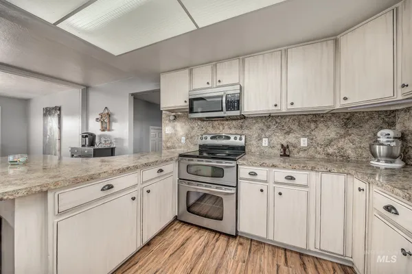 $975,000 | 644 Ontario Heights Road, Ontario, OR 97914