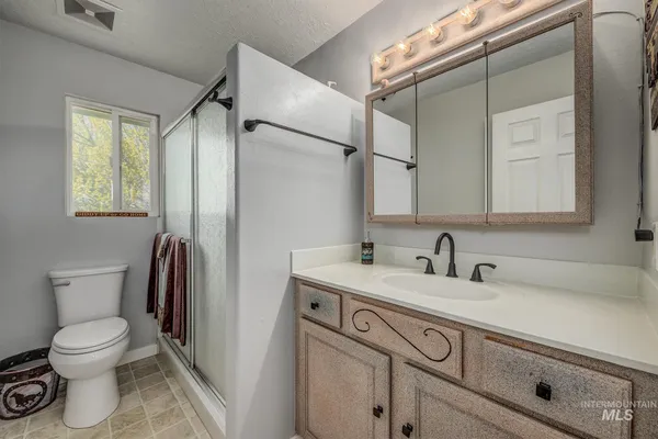 $975,000 | 644 Ontario Heights Road, Ontario, OR 97914