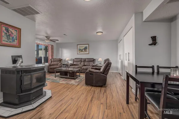 $975,000 | 644 Ontario Heights Road, Ontario, OR 97914