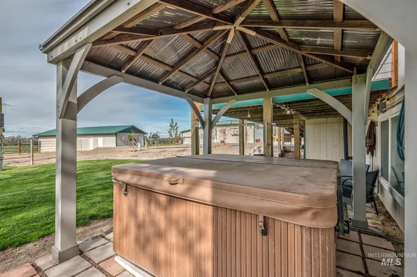 $975,000 | 644 Ontario Heights Road, Ontario, OR 97914