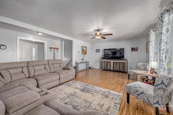 $975,000 | 644 Ontario Heights Road, Ontario, OR 97914