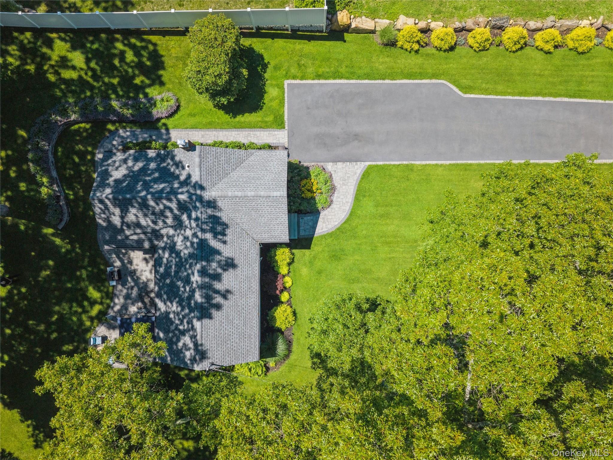 9 Middle Cross Shoreham, NY 11786 - Photo 34 of 37