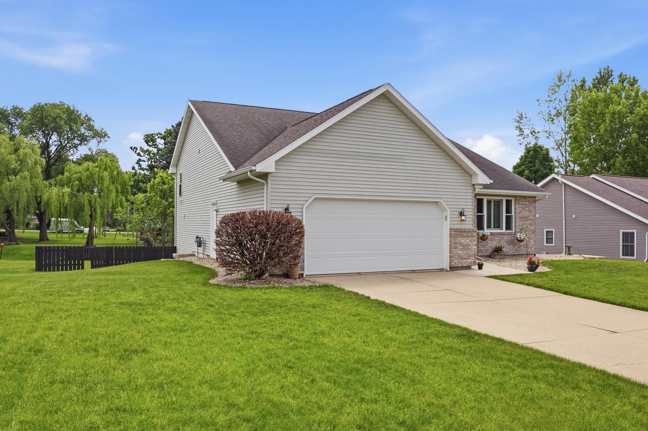 4383 Van Winkle Way DeForest, WI 53532 - Photo 3 of 48