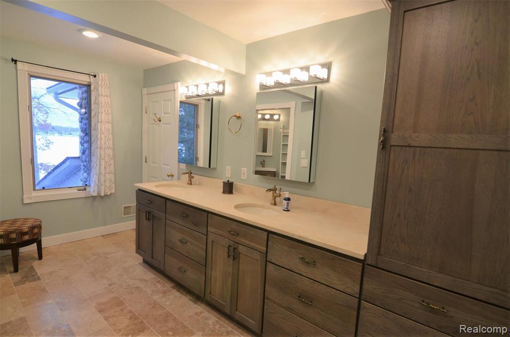 3782 Covert Road Waterford, MI 48328 - Photo 18 of 36