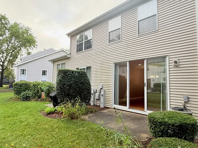 a view of a house with backyard and garden