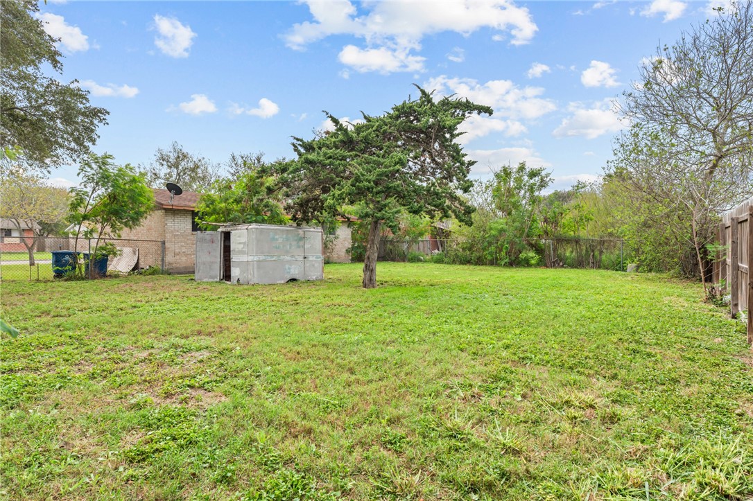 1011 Northcliff Drive Portland, TX 78374 - Photo 16 of 16 a backyard of a house with lots of green space