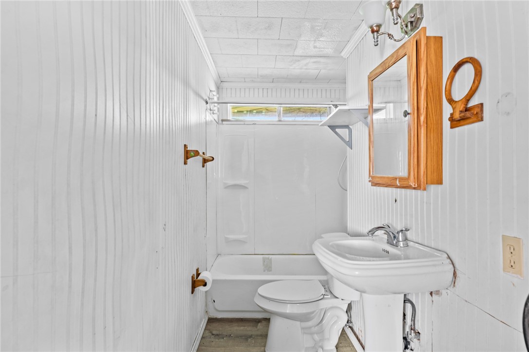 1011 Northcliff Drive Portland, TX 78374 - Photo 10 of 16 a bathroom with a sink a toilet and shower