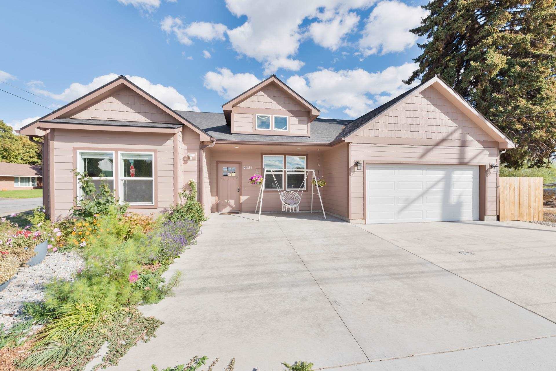 324 North Willow Road Spokane Valley, WA 99206 - Photo 1 of 26