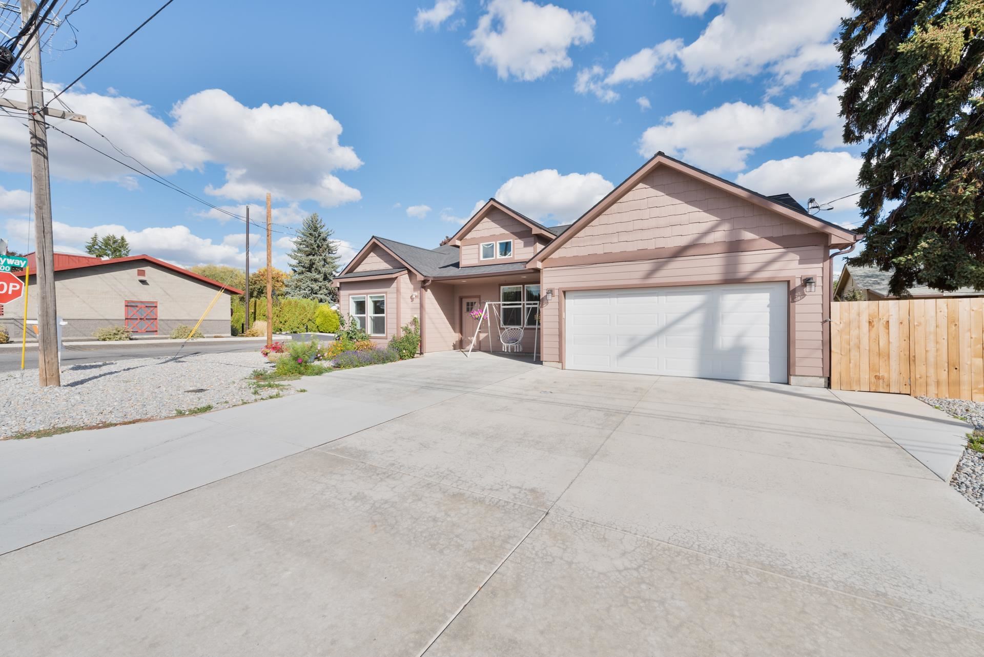 324 North Willow Road Spokane Valley, WA 99206 - Photo 2 of 26