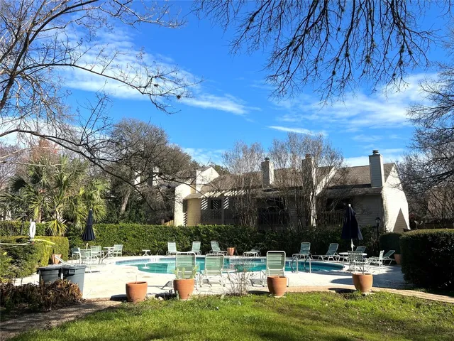 $1,950 | 3801 Menchaca Road, Unit 50, Austin, TX 78704