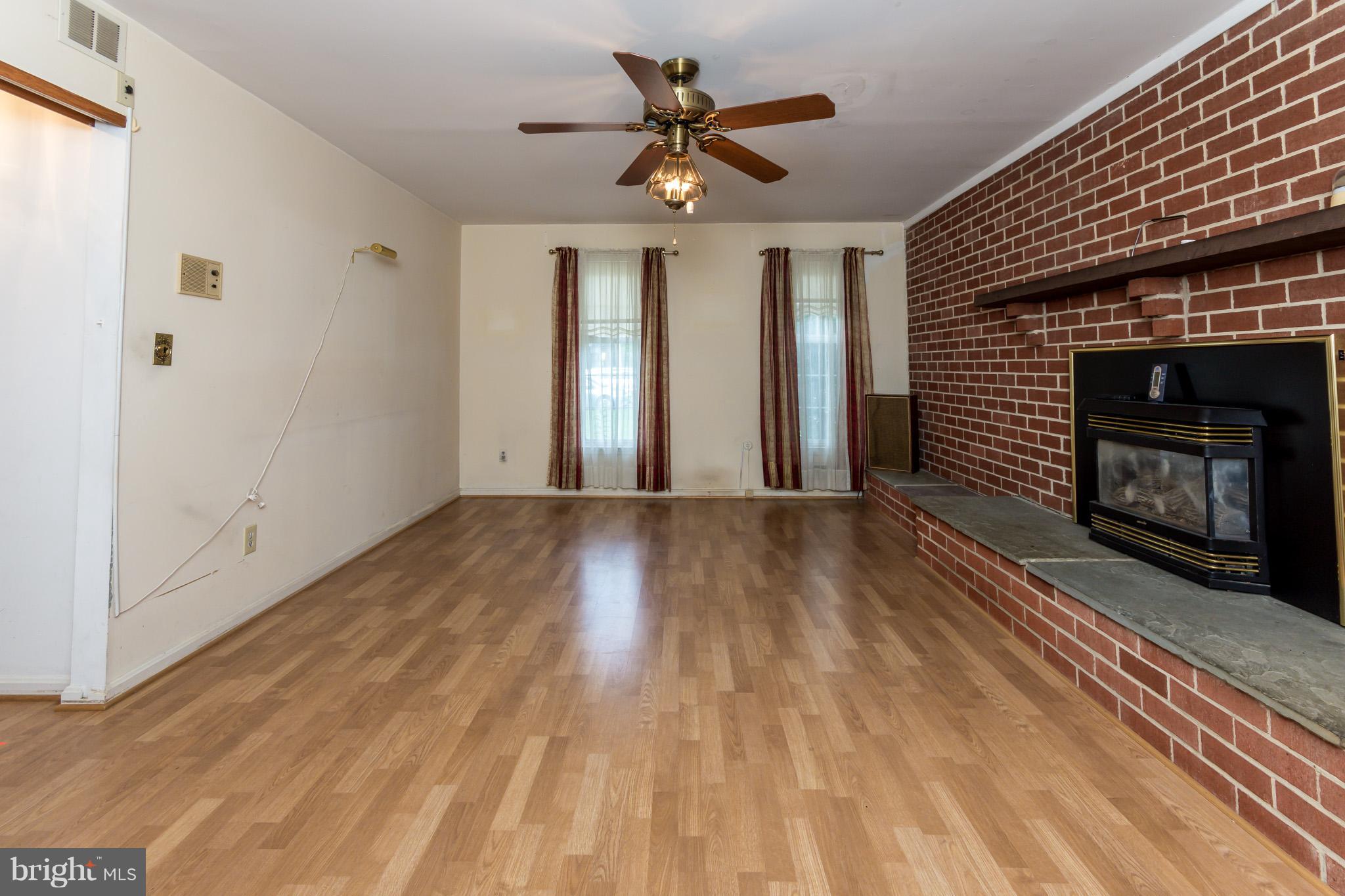 14405 Ansted Road Silver Spring, MD 20905 - Photo 16 of 26 Family Room