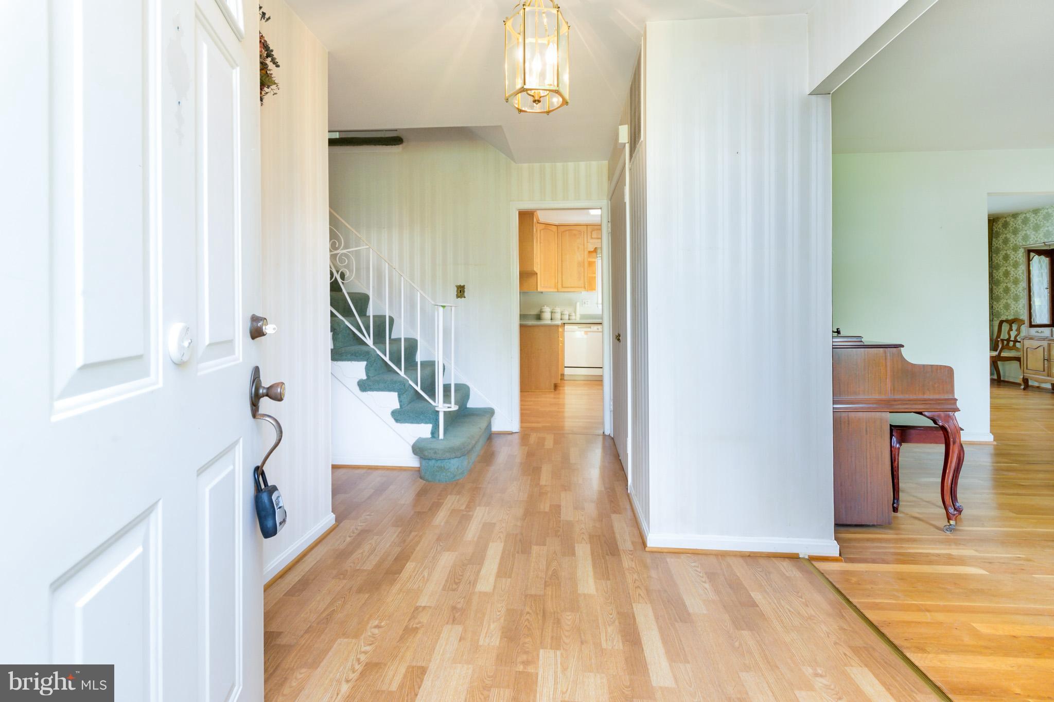 14405 Ansted Road Silver Spring, MD 20905 - Photo 4 of 26 Interior (General)
