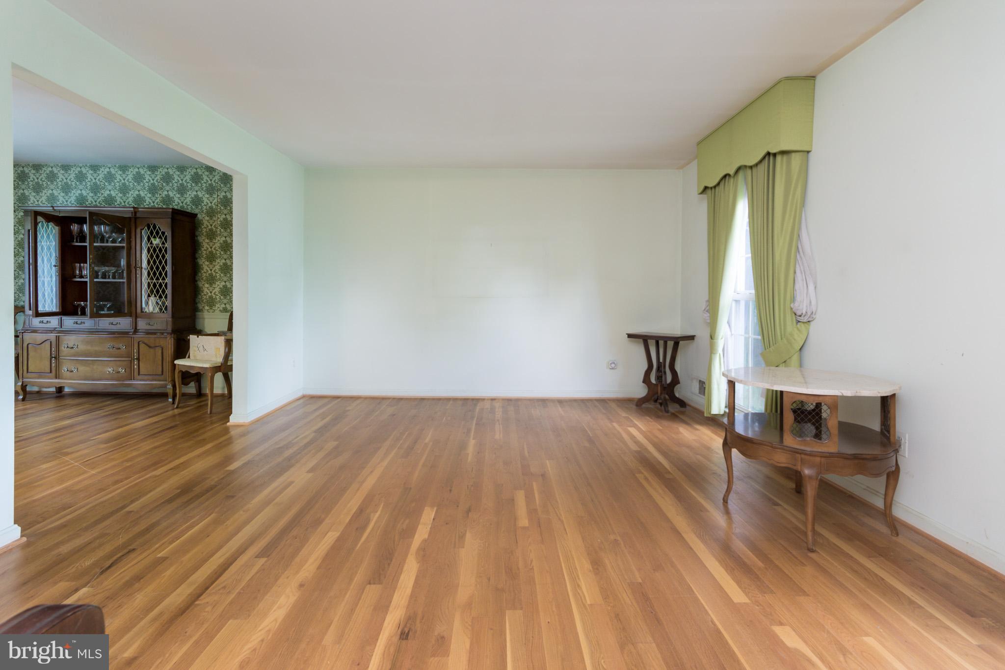 14405 Ansted Road Silver Spring, MD 20905 - Photo 5 of 26 Living Room