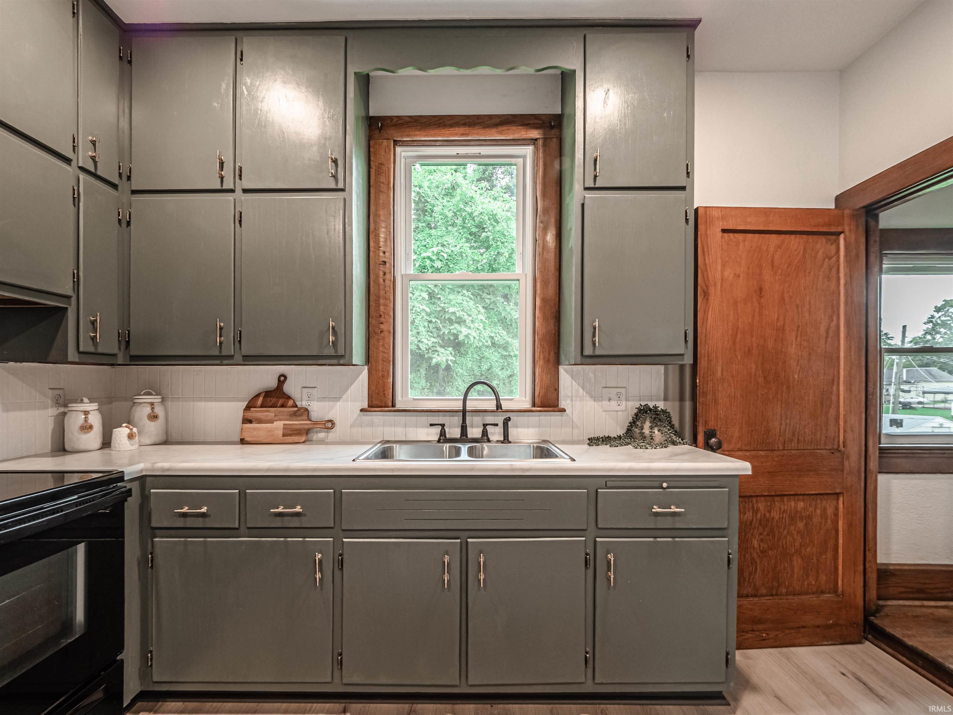 437 Mill Street Mount Vernon, IN 47620 - Photo 11 of 36