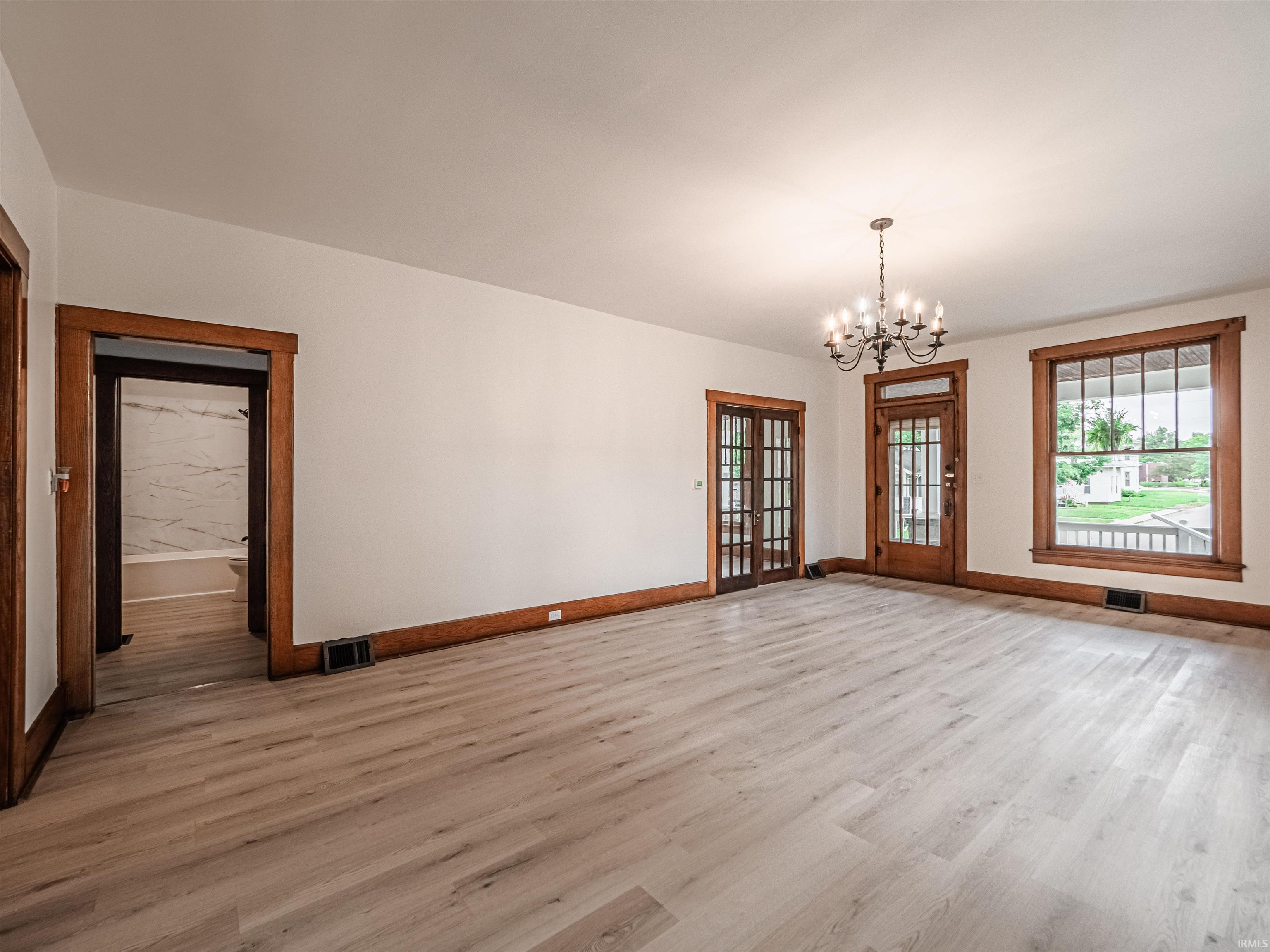 437 Mill Street Mount Vernon, IN 47620 - Photo 4 of 36