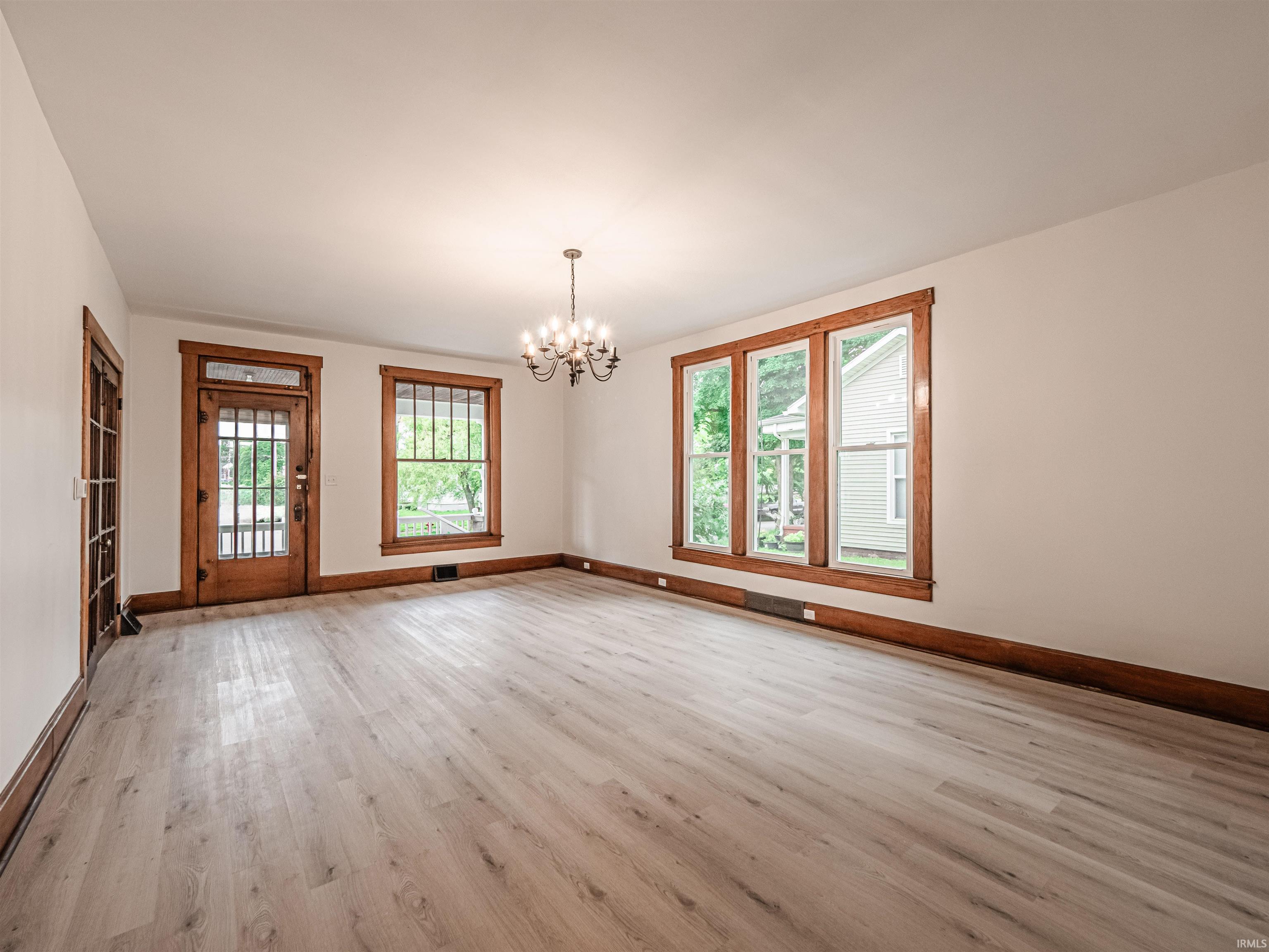 437 Mill Street Mount Vernon, IN 47620 - Photo 5 of 36