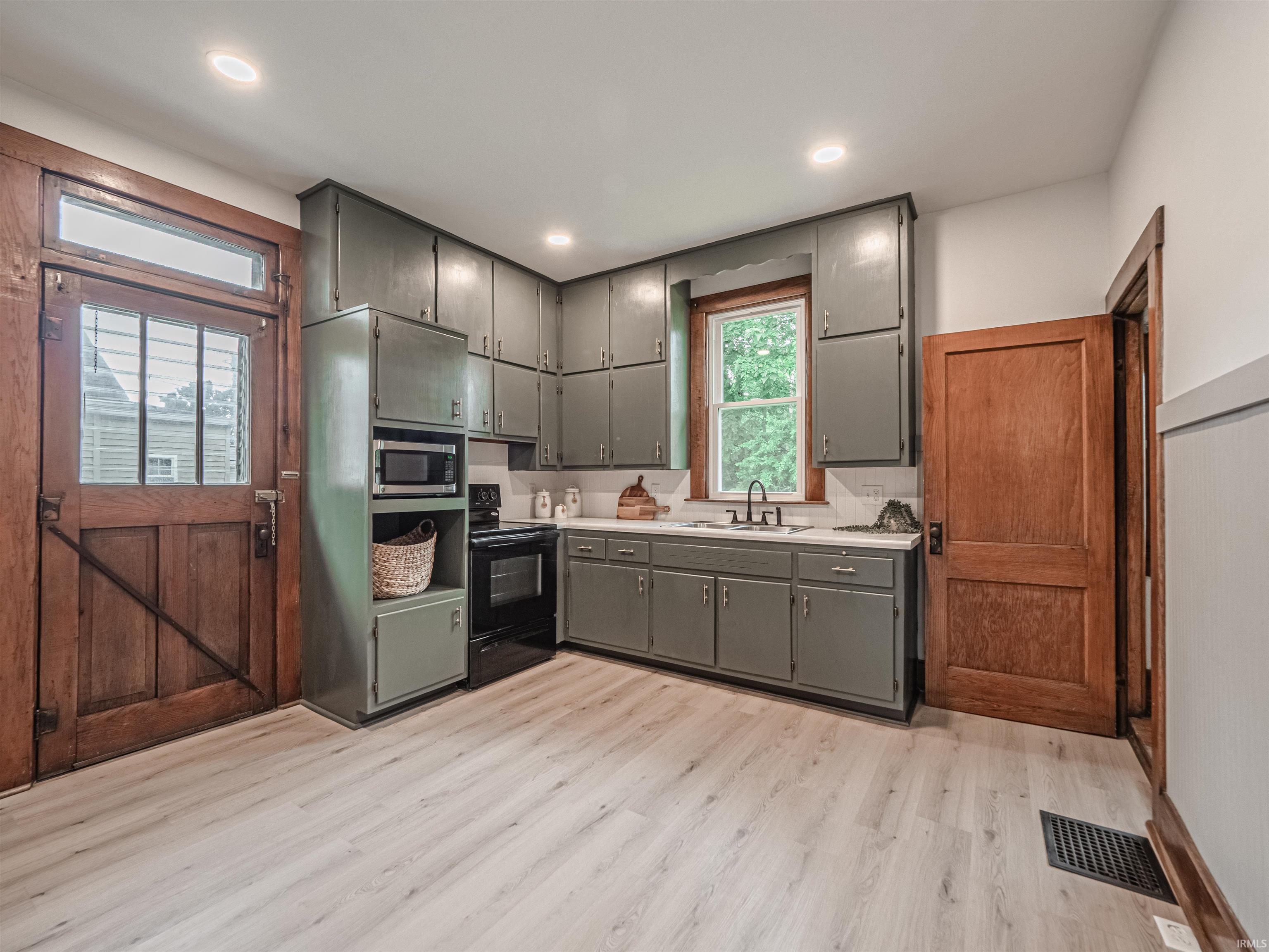 437 Mill Street Mount Vernon, IN 47620 - Photo 6 of 36