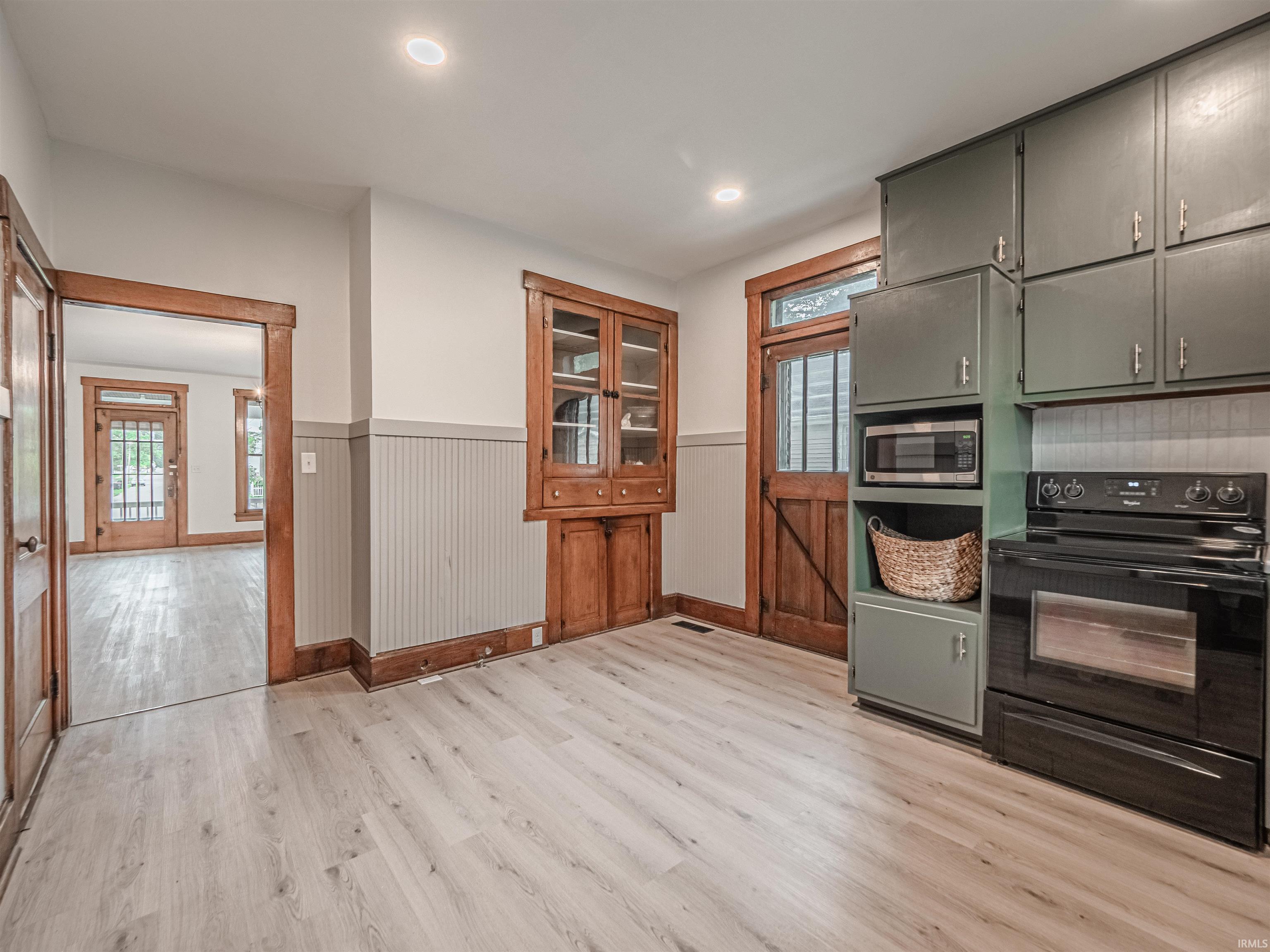 437 Mill Street Mount Vernon, IN 47620 - Photo 7 of 36