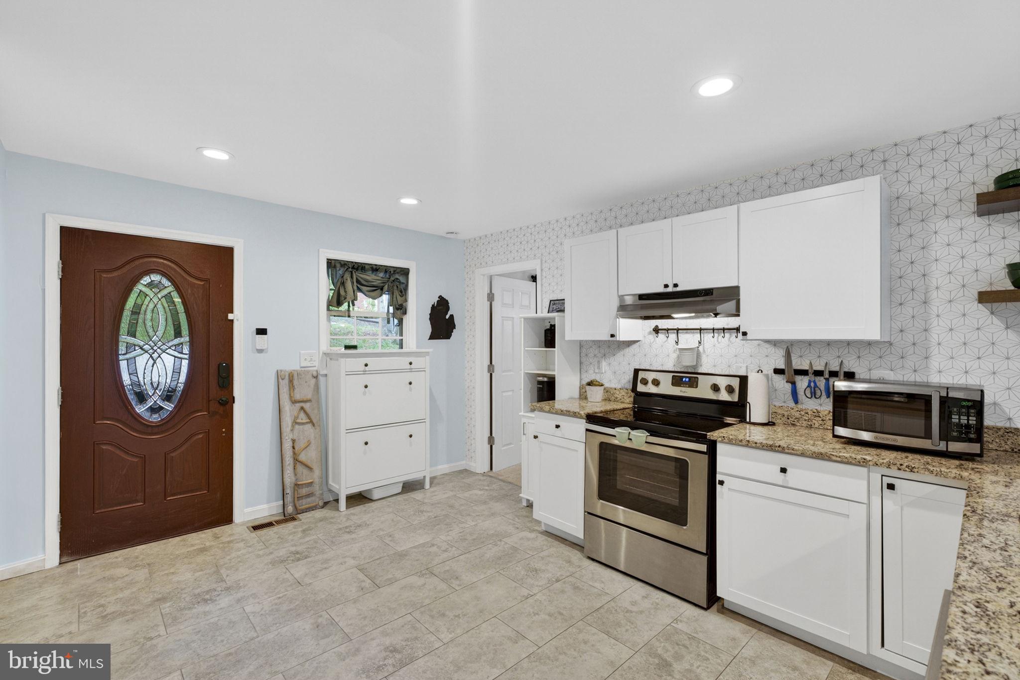 102 Confederate Circle Locust Grove, VA 22508 - Photo 32 of 45 Charming kitchen with modern finishes.