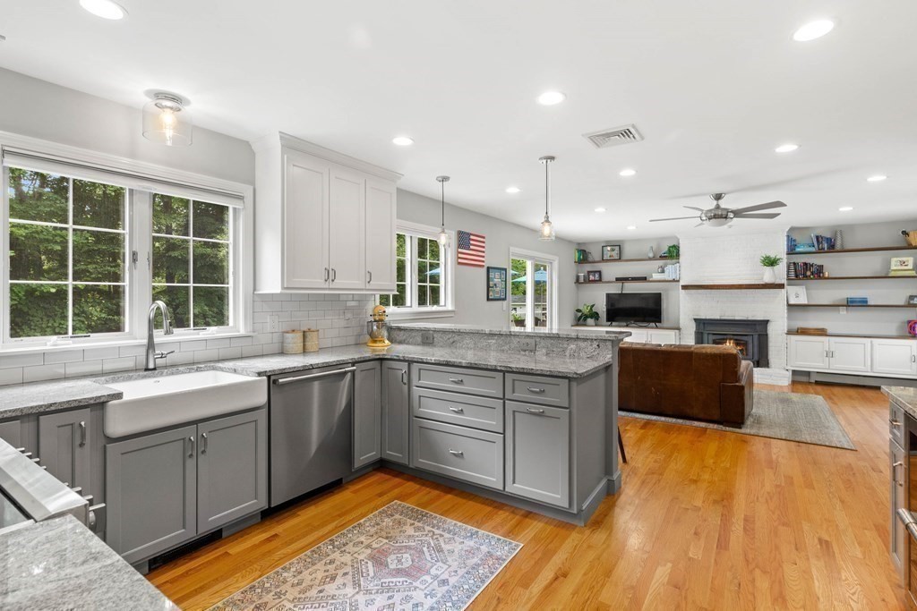 81 Bailey Road Andover, MA 01810 - Photo 4 of 41