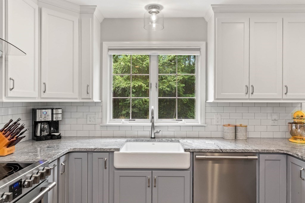 81 Bailey Road Andover, MA 01810 - Photo 7 of 41