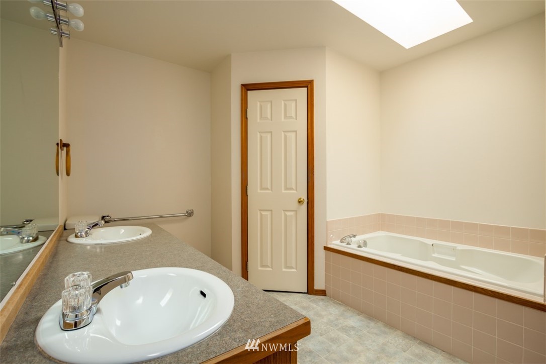 37401 Olympic View Road Northeast Hansville, WA 98340 - Photo 11 of 23 Gallery Image 11