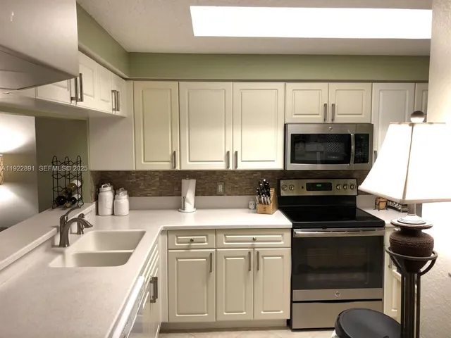 $1,850 | 3021 Alcazar Place, Unit 203, Palm Beach Gardens, FL 33410