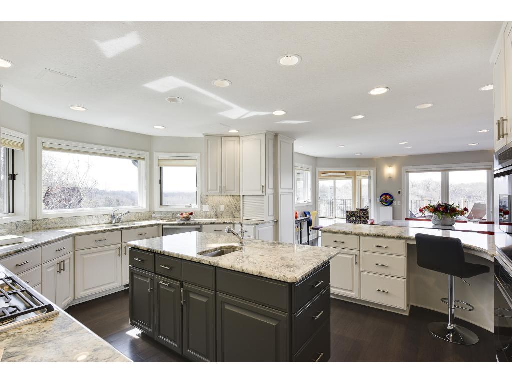 10537 Bluff Road Eden Prairie, MN 55347 - Photo 8 of 24