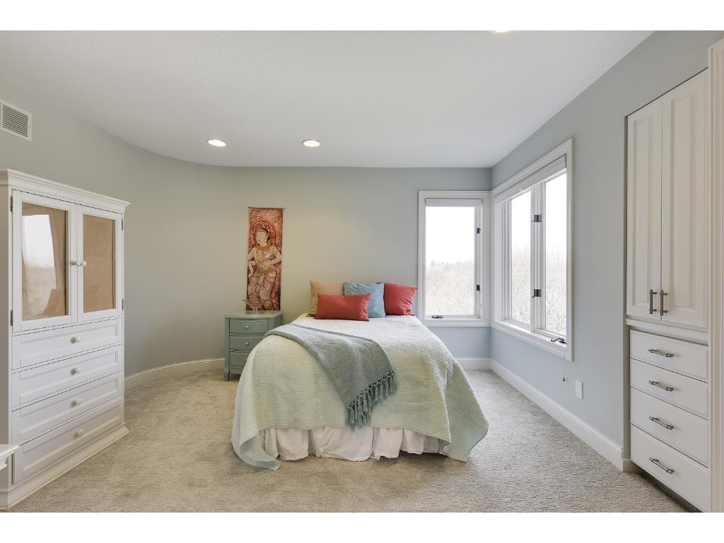 10537 Bluff Road Eden Prairie, MN 55347 - Photo 10 of 24