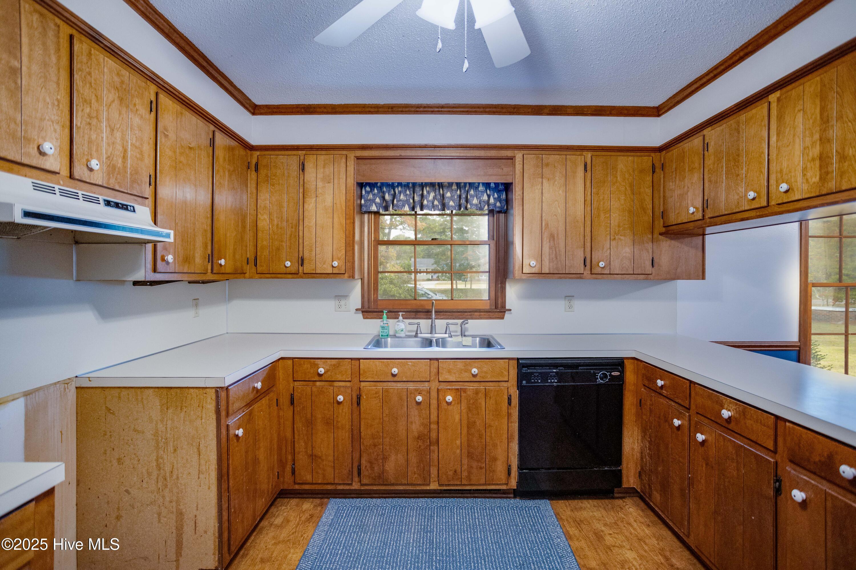 101 Sweetbriar Road Washington, NC 27889 - Photo 16 of 37 Kitchen