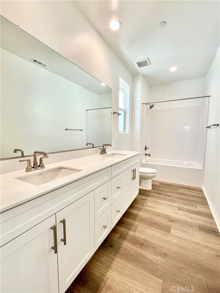27391 Powder Ridge Court Valencia, CA 91381 - Photo 15 of 22 a spacious bathroom with double sink and a large mirror