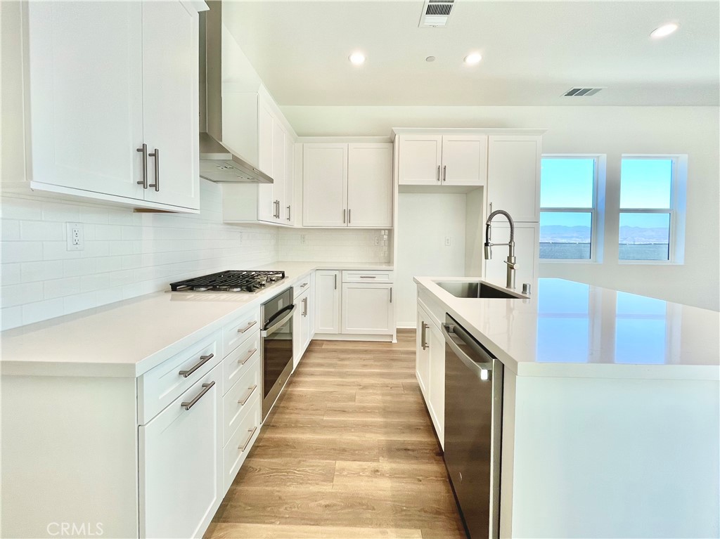 27391 Powder Ridge Court Valencia, CA 91381 - Photo 4 of 22 a kitchen with a sink and cabinets