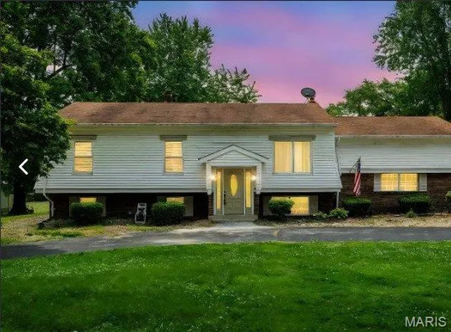 $279,500 | 55 Queens Drive, Florissant, MO 63034