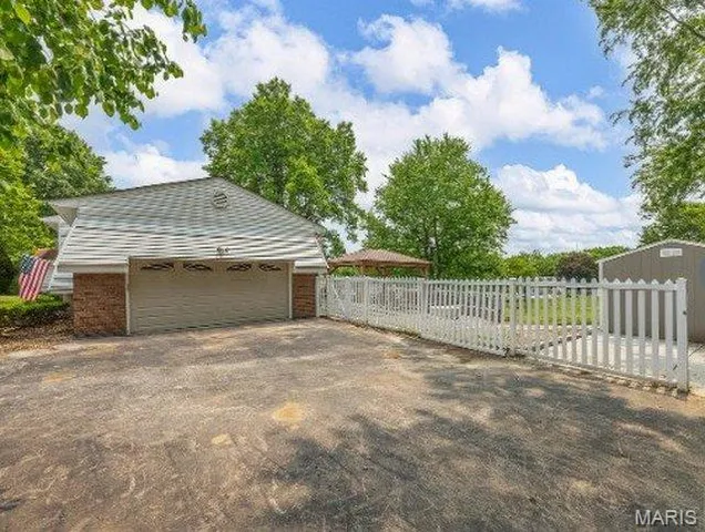 $279,500 | 55 Queens Drive, Florissant, MO 63034