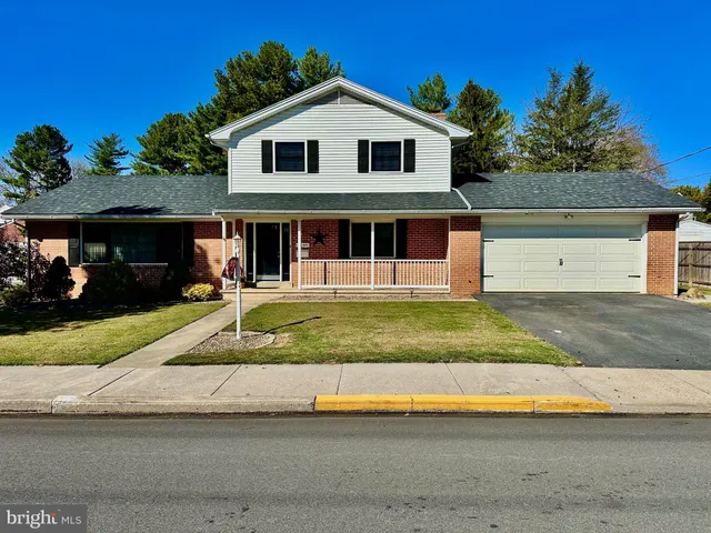 $389,999 | 977 York Street, Lebanon, PA 17042