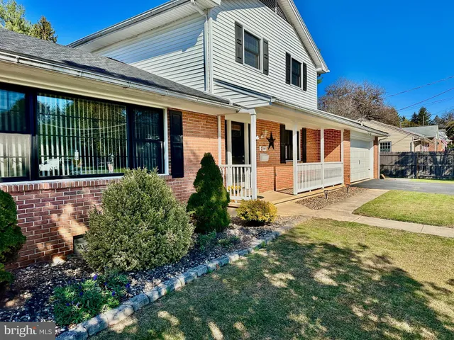 $389,999 | 977 York Street, Lebanon, PA 17042