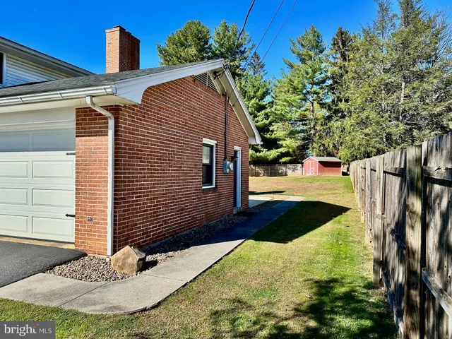 $389,999 | 977 York Street, Lebanon, PA 17042