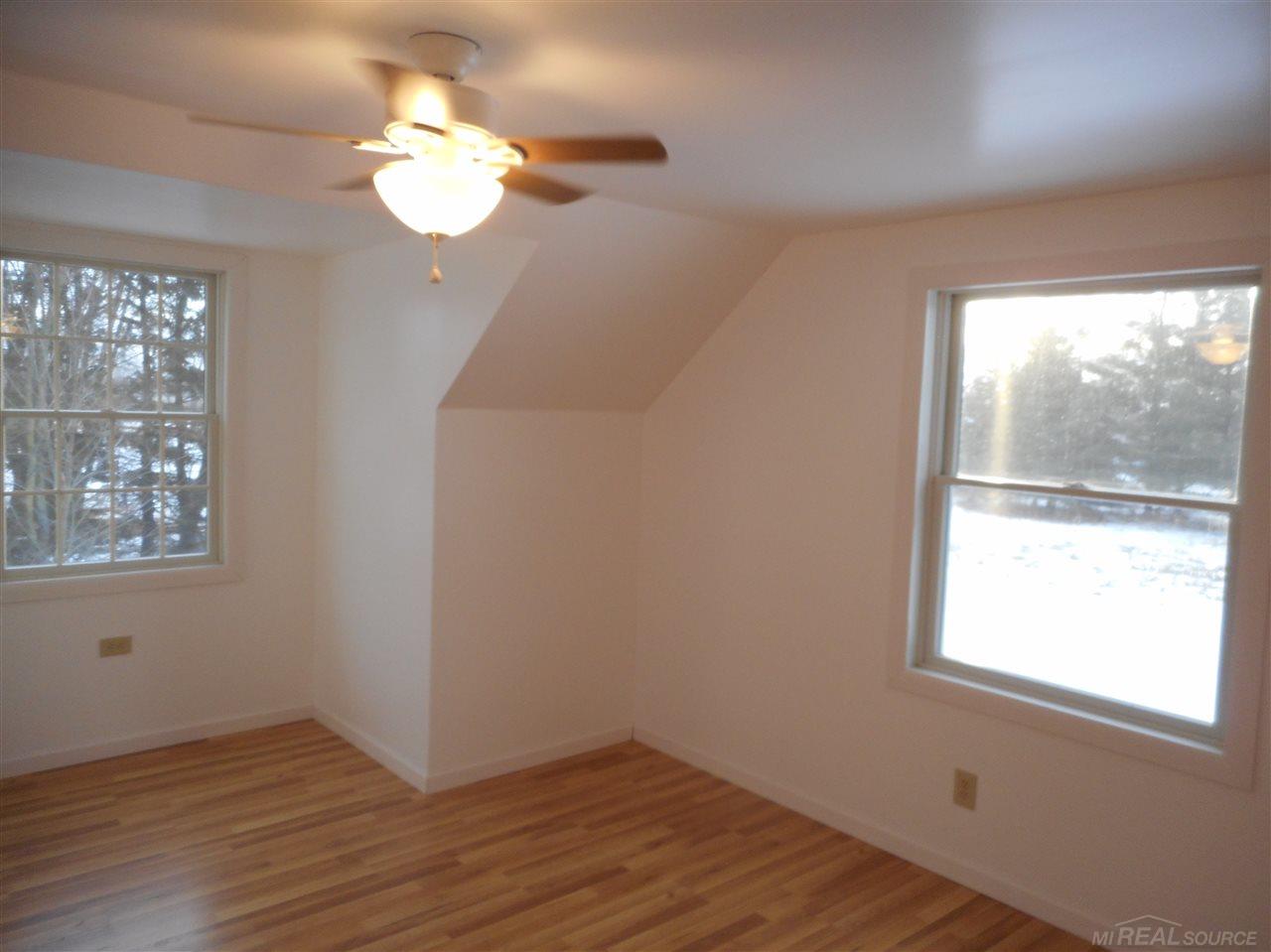31370906-3.JPG