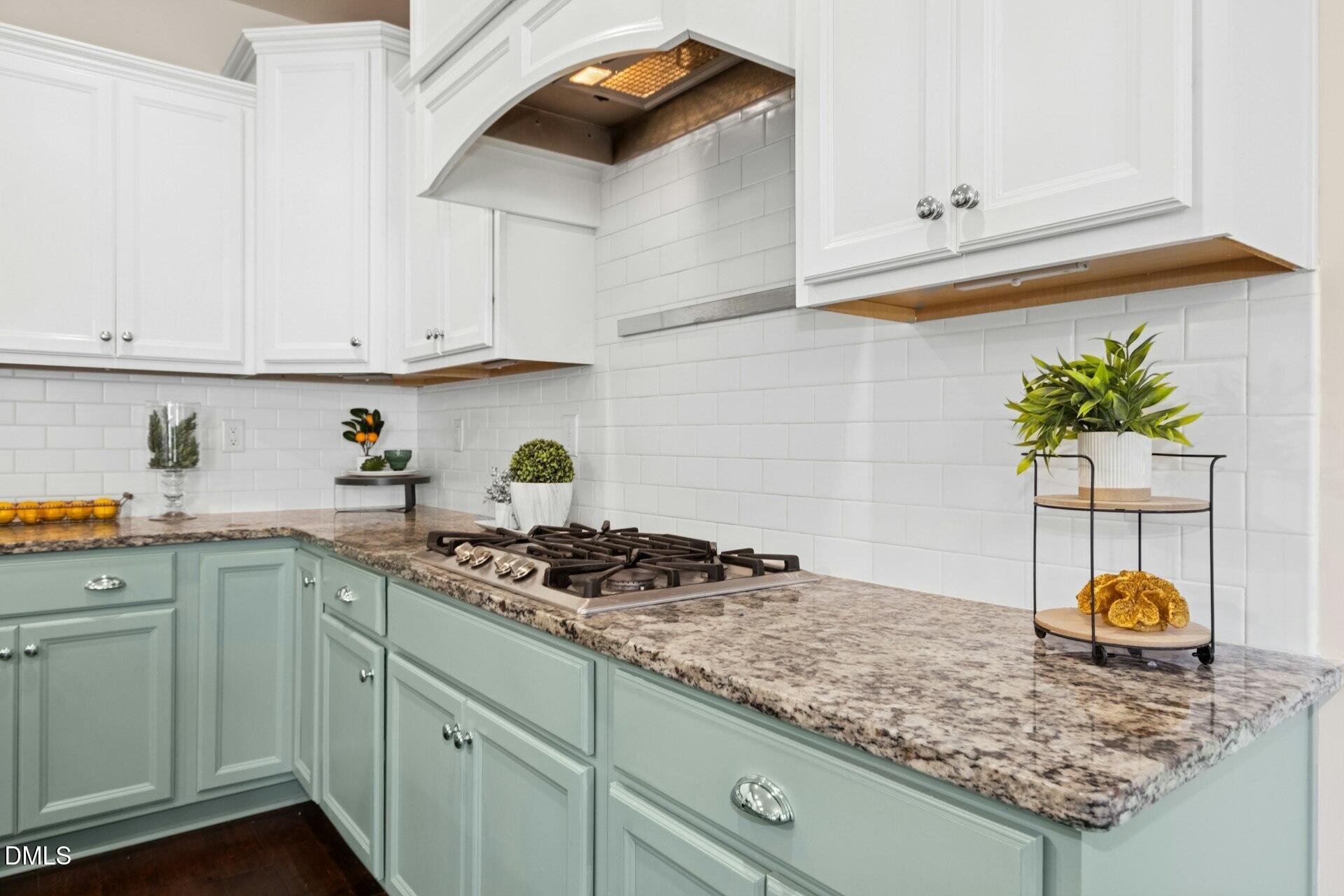 562 Beacon Ridge Boulevard Chapel Hill, NC 27516 - Photo 19 of 51 Gas cooktop