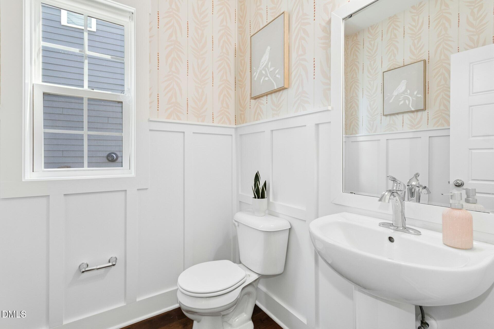 562 Beacon Ridge Boulevard Chapel Hill, NC 27516 - Photo 22 of 51 powder room