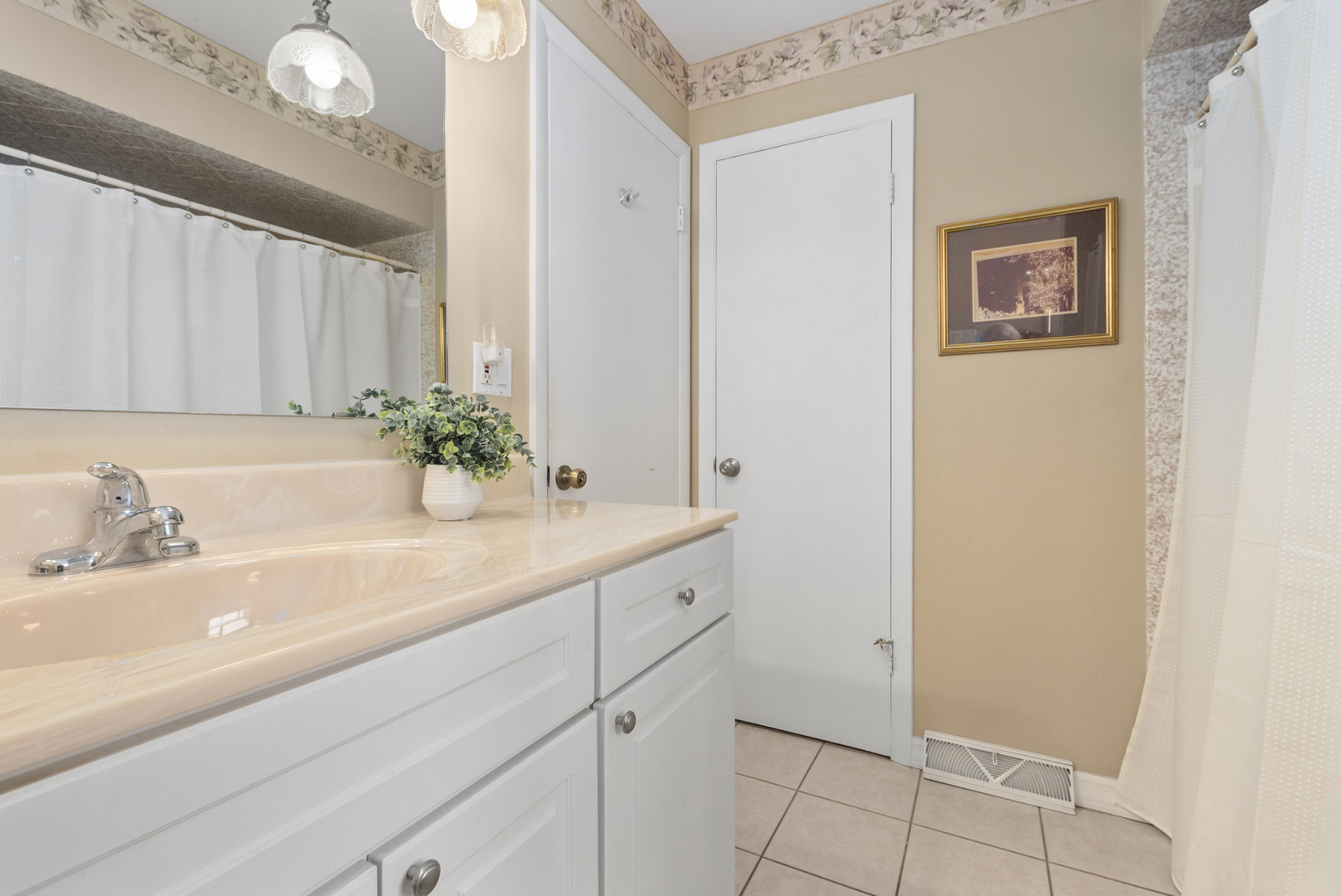 9 Merry Court Countryside, IL 60525 - Photo 12 of 19 a bathroom with a sink and a mirror
