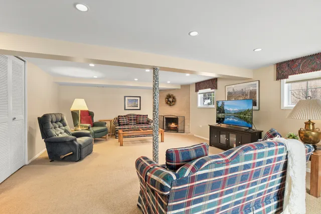 $525,000 | 9 Merry Court, Countryside, IL 60525