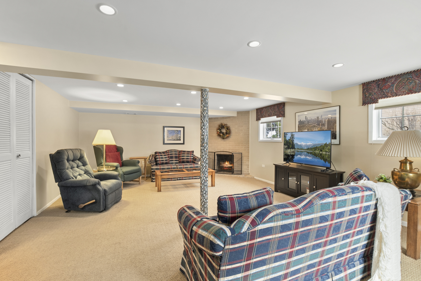 9 Merry Court Countryside, IL 60525 - Photo 13 of 19 a living room with furniture and a flat screen tv