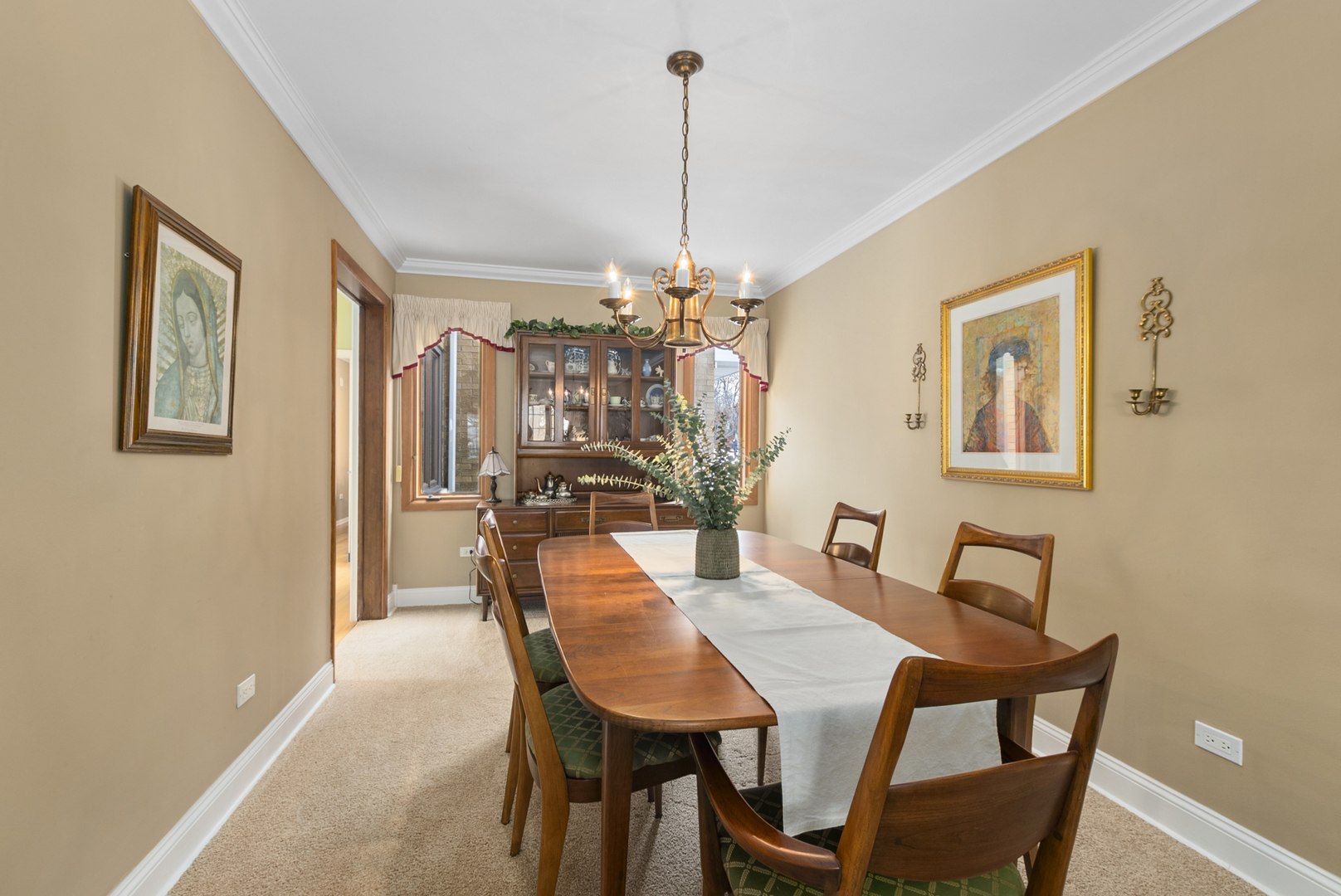 9 Merry Court Countryside, IL 60525 - Photo 4 of 19 a view of a dining room with furniture and window