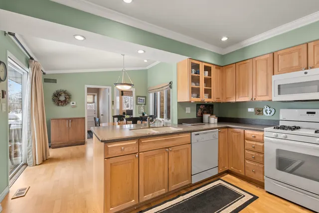 $525,000 | 9 Merry Court, Countryside, IL 60525